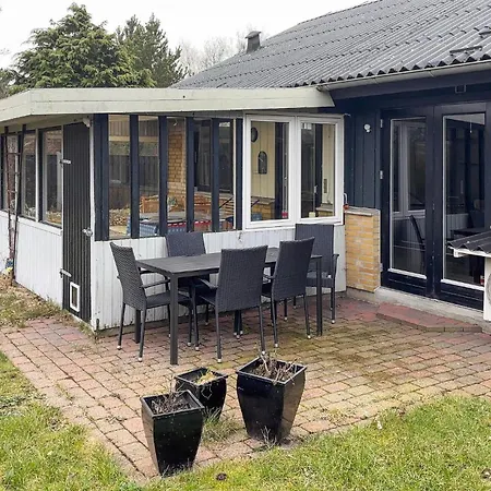 3 Bedroom Stunning In Сasa de vacaciones Nørre Nebel