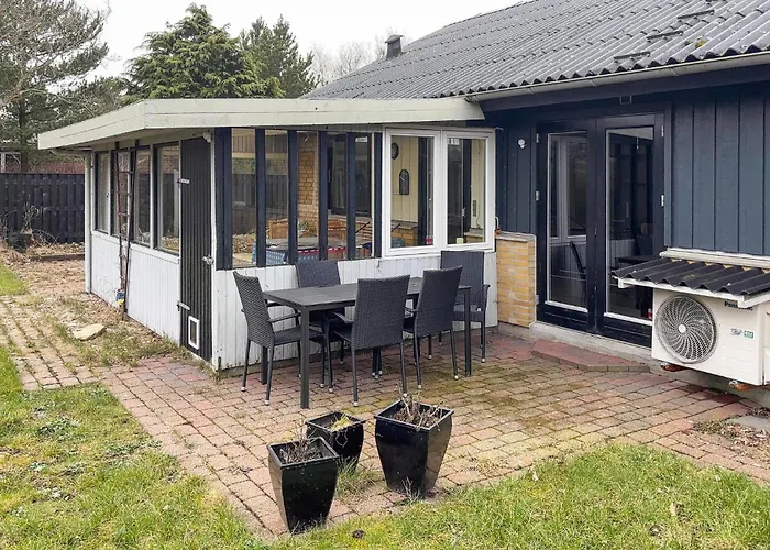 3 Bedroom Stunning In Сasa de vacaciones Nørre Nebel